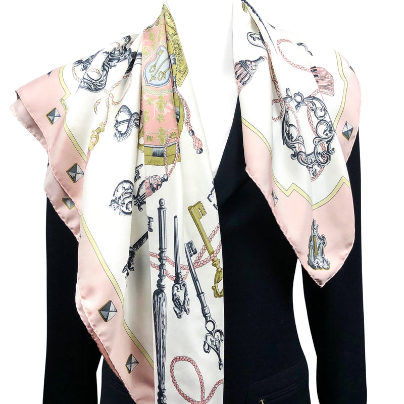 Les Clefs Hermes Scarf by Caty Latham 90 cm Silk Twill Pink & White Col.