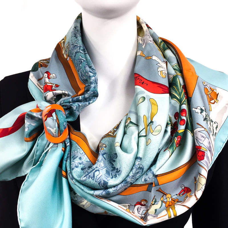 Moyenne Reversible Luxe Horn Scarf Ring With HERMES Scarf Neige d'Antan